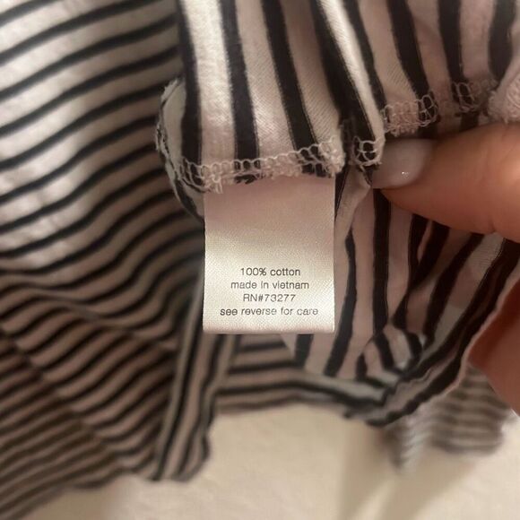✨Elizabeth and James White French Terry Stripe Sz XL Top✨ - Picture 6 of 6